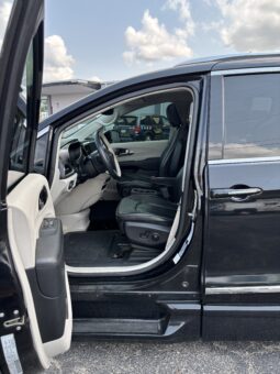 
										2018 Chrysler Pacifica full									