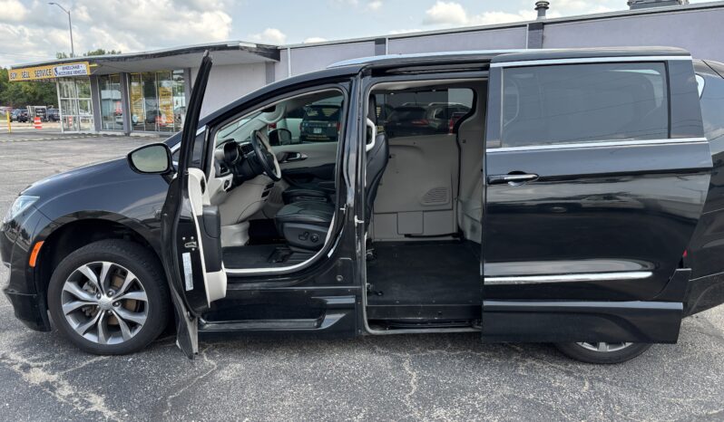 
								2018 Chrysler Pacifica full									