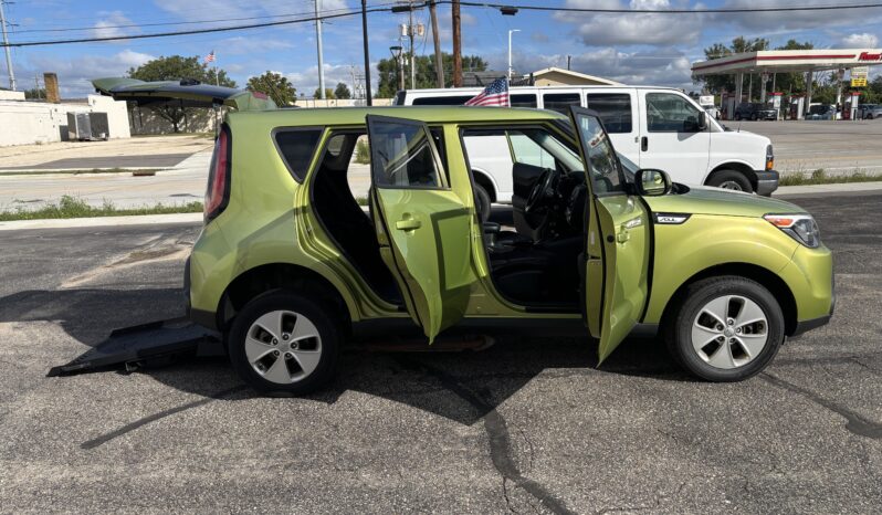 
								2016 KIA Soul Wheelchair Van full									
