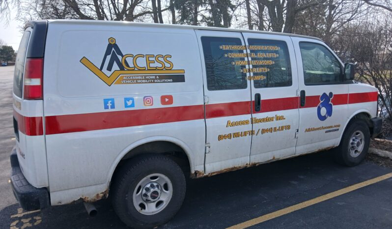 
								3954 – 2004 GMC Savana – #28 full									