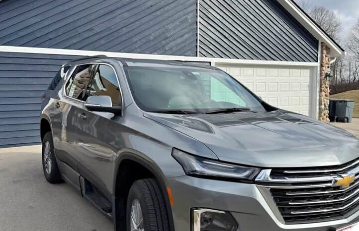 
								2023 Chevrolet Traverse LT Wheelchair Van full									