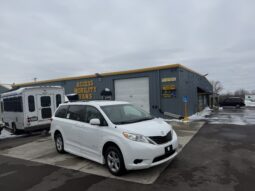 
										2012 Toyota Sienna LE Wheelchair Van full									