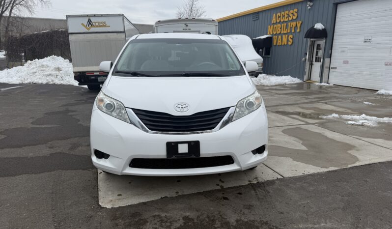 
								2012 Toyota Sienna LE Wheelchair Van full									