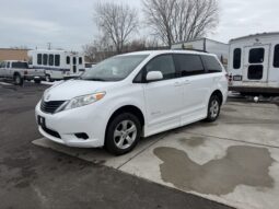 
										2012 Toyota Sienna LE Wheelchair Van full									