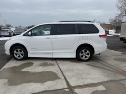 
										2012 Toyota Sienna LE Wheelchair Van full									