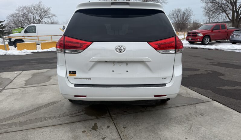 
								2012 Toyota Sienna LE Wheelchair Van full									