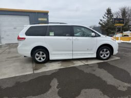 
										2012 Toyota Sienna LE Wheelchair Van full									