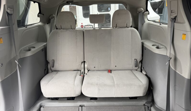 
								2012 Toyota Sienna LE Wheelchair Van full									