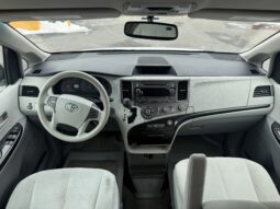 
										2012 Toyota Sienna LE Wheelchair Van full									
