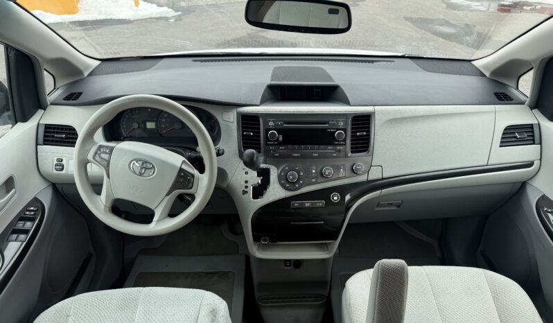 
								2012 Toyota Sienna LE Wheelchair Van full									