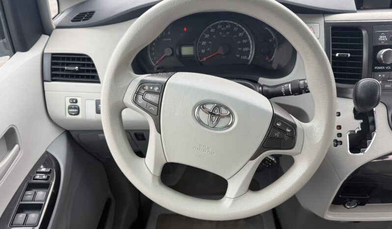 
								2012 Toyota Sienna LE Wheelchair Van full									