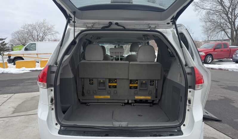 
								2012 Toyota Sienna LE Wheelchair Van full									