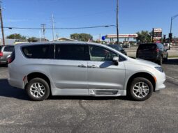 
										2022 Chrysler Voyager LX full									