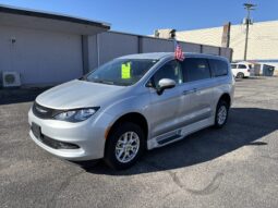 
										2022 Chrysler Voyager LX full									
