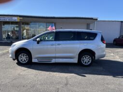 
										2022 Chrysler Voyager LX full									