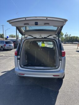 
										2022 Chrysler Voyager LX full									