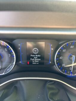 
										2022 Chrysler Voyager LX full									