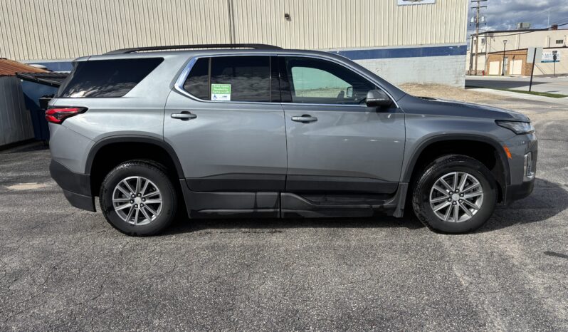 
								2023 Chevrolet Traverse LT Wheelchair Van full									