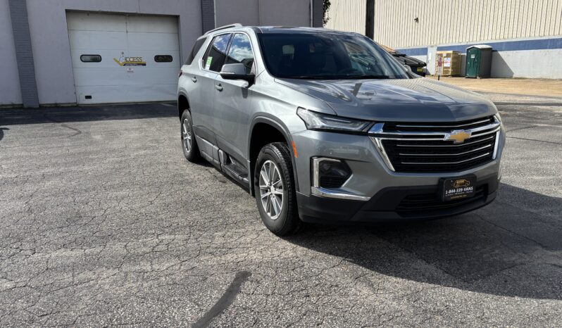 
								2023 Chevrolet Traverse LT Wheelchair Van full									