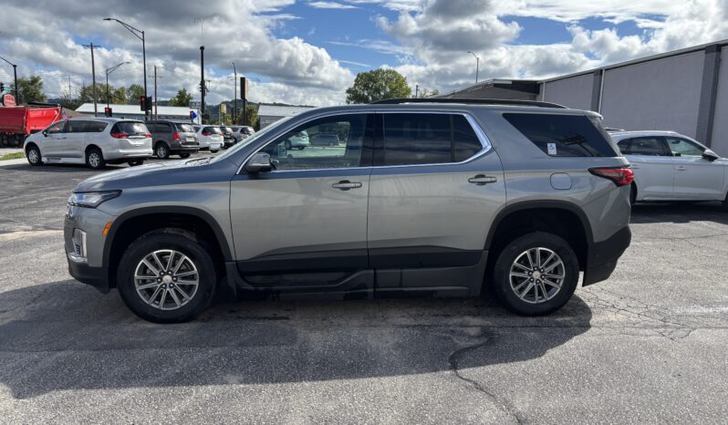 
								2023 Chevrolet Traverse LT Wheelchair Van full									