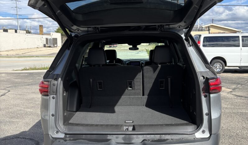 
								2023 Chevrolet Traverse LT Wheelchair Van full									