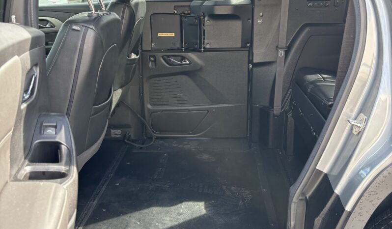 
								2023 Chevrolet Traverse LT Wheelchair Van full									