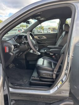 
										2023 Chevrolet Traverse LT Wheelchair Van full									