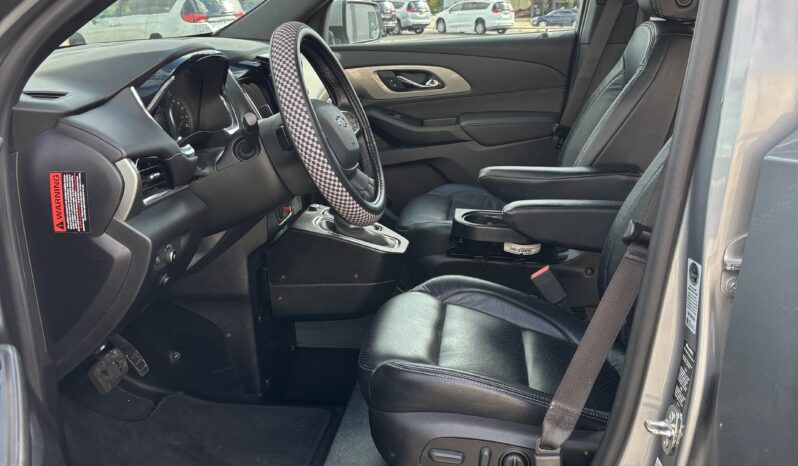 
								2023 Chevrolet Traverse LT Wheelchair Van full									