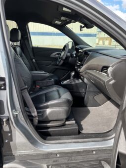 
										2023 Chevrolet Traverse LT Wheelchair Van full									