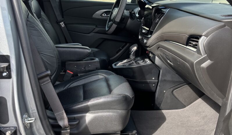 
								2023 Chevrolet Traverse LT Wheelchair Van full									