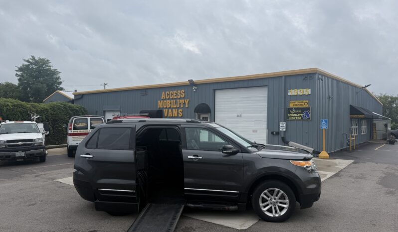 
								2015 Ford Explorer XLT Wheelchair Van full									