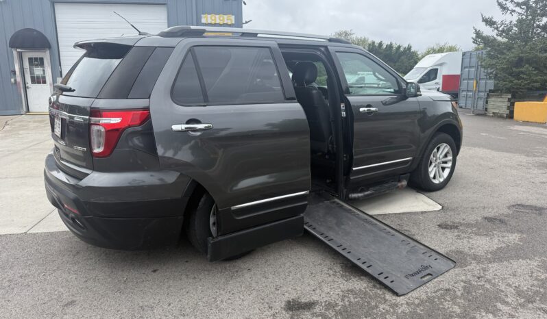 
								2015 Ford Explorer XLT Wheelchair Van full									