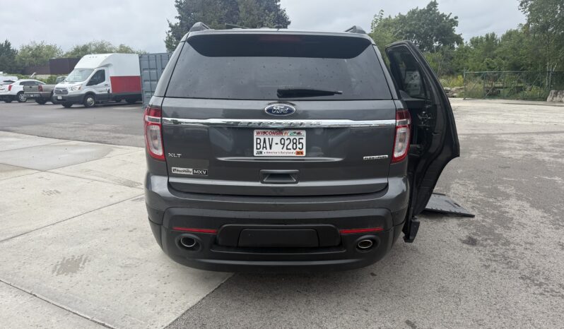 
								2015 Ford Explorer XLT Wheelchair Van full									