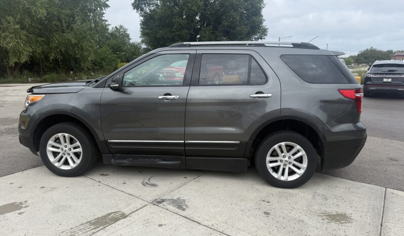
								2015 Ford Explorer XLT Wheelchair Van full									