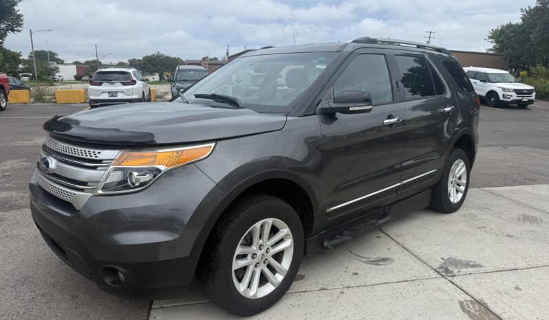 
								2015 Ford Explorer XLT Wheelchair Van full									