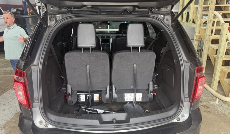 
								2015 Ford Explorer XLT Wheelchair Van full									