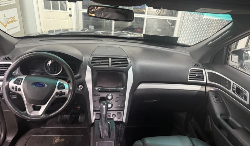 
								2015 Ford Explorer XLT Wheelchair Van full									