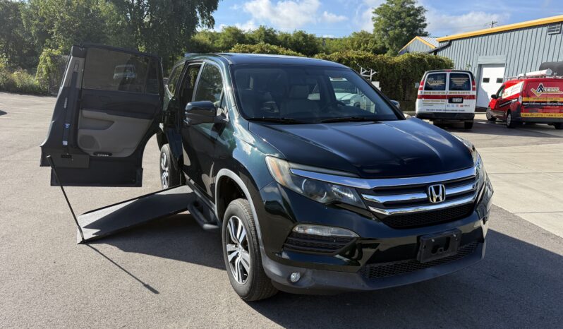 
								2018 Honda Pilot EXL-R Wheelchair Van full									