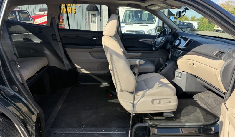 
								2018 Honda Pilot EXL-R Wheelchair Van full									