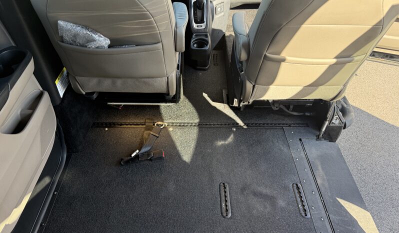
								2018 Honda Pilot EXL-R Wheelchair Van full									