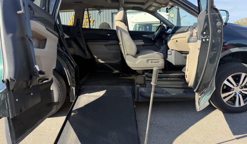 
								2018 Honda Pilot EXL-R Wheelchair Van full									