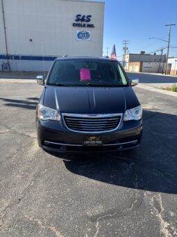 
										2014 Chrysler Town & Country Limited Wheelchair Van full									
