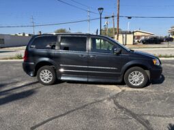 
										2014 Chrysler Town & Country Limited Wheelchair Van full									