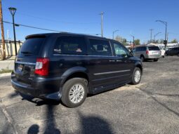 
										2014 Chrysler Town & Country Limited Wheelchair Van full									