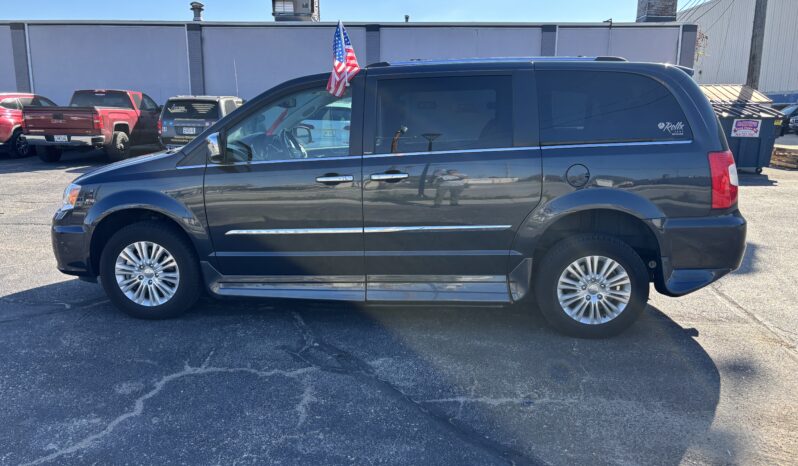 
								2014 Chrysler Town & Country Limited Wheelchair Van full									
