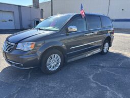 
										2014 Chrysler Town & Country Limited Wheelchair Van full									