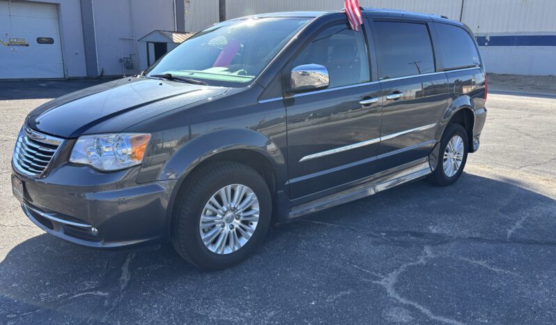 
								2014 Chrysler Town & Country Limited Wheelchair Van full									
