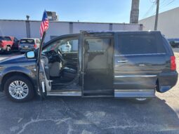 
										2014 Chrysler Town & Country Limited Wheelchair Van full									