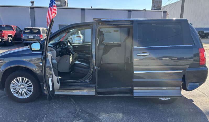 
								2014 Chrysler Town & Country Limited Wheelchair Van full									
