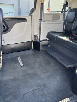 
										2014 Chrysler Town & Country Limited Wheelchair Van full									